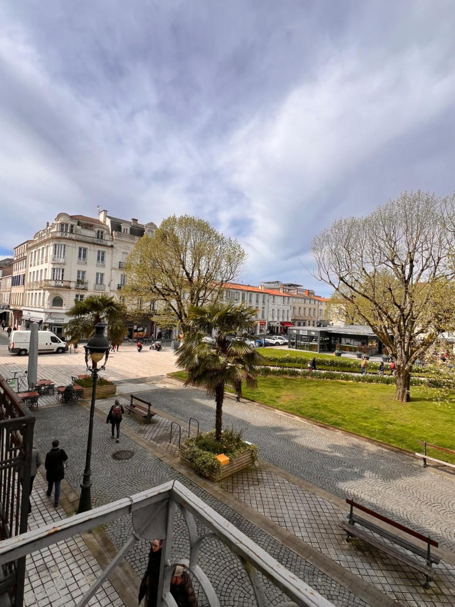 La Colbertine - Charming Apartment In Place Colbert Rochefort  Eksteriør bilde